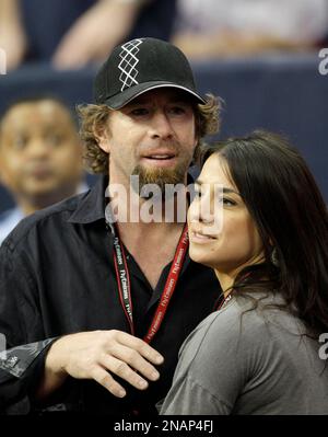 Jeff Bagwell and his wife Erika laugh at comments made by Astros