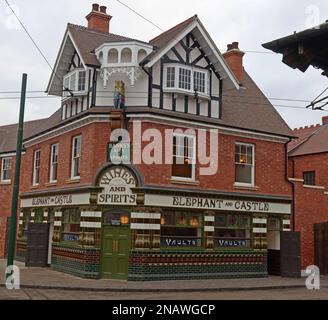 The Elephant and Castle tiled pub vaults, corner of Stafford Street & Cannock Road, Wolverhampton, West Midlands, England, UK Stock Photo