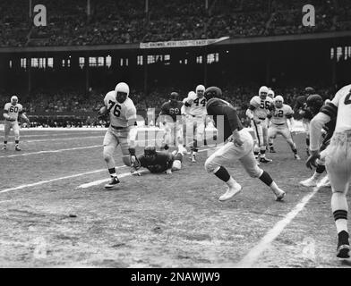 Cleveland Browns fullback Marion Motley, right, with coach Paul Brown after  the Cleveland–Buffalo game at Cleveland on Dec. 19, 1948. (AP Photo/Harold  Valentine Stock Photo - Alamy