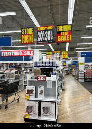 Signs inside a Bed, Bath, and Beyond store in Wilmette, IL announcing that everything is on sale because the store is closing. Stock Photo