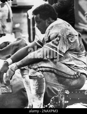 Washington Redskins Larry Brown (43) goes around right end of the St. Louis  Cardinal to score during the first quarter of Sept. 27, 1970 game at St.  Louis. Brown manages to get