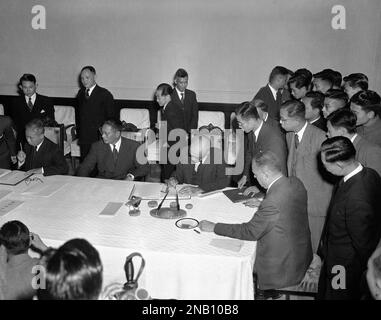 The Signing of the Treaty of Nanking Stock Photo Alamy
