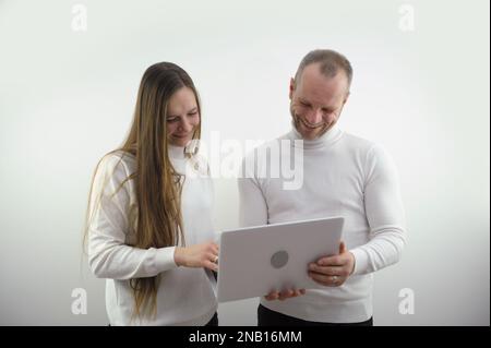 teacher female student laptop Focused woman trainee listening serious teacher mentor businessman explaining online strategy looking at laptop teaching trainees learning new skills in workplace Stock Photo