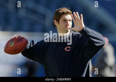 Chicago Bears quarterback Jay Cutler stretches before the Chicago Bears  home opener against the Philadelphia Eagles at Soldier Field in Chicago on  September 19, 2016. Photo by Brian Kersey/UPI Stock Photo - Alamy