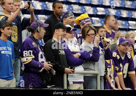 Detroit Lions players warmup before an NFL football game against the Chicago  Bears in Chicago, Sunday, Nov. 13, 2022. (AP Photo/Charles Rex Arbogast  Stock Photo - Alamy