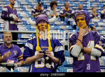 Detroit Lions players warmup before an NFL football game against the Chicago  Bears in Chicago, Sunday, Nov. 13, 2022. (AP Photo/Charles Rex Arbogast  Stock Photo - Alamy