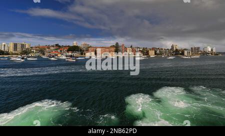 498 The harborside of the North Head peninsula-residential housing and docked boats-Sydney Harbour. NSW-Australia. - copia Stock Photo