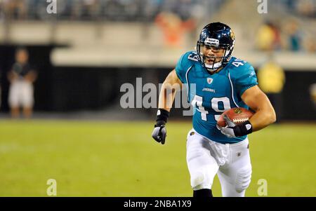 Jacksonville Jaguars tight end Kyle Brady gets a cool drink during