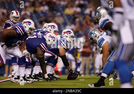 A Buffalo Bills cheerleader against the Cleveland Browns during the first  half of the NFL football game in Orchard Park, N.Y., Sunday Oct. 11, 2009.  (AP Photo/David Duprey Stock Photo - Alamy