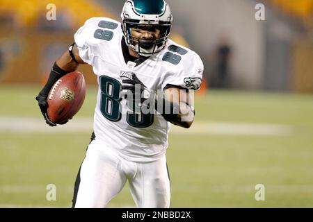 Philadelphia Eagles wide receiver Jeremy Maclin (18) talks with Dallas  Cowboys safety Gerald Sensabaugh (43) during an NFL football game, Sunday,  Jan. 3, 2010 in Arlington, Texas. (AP Photo/Erich Schlegel Stock Photo -  Alamy