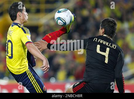 Angelo Rodriguez of Colombia's Deportivo Pereira, left, heads the ball as  Murilo of Brazil's Palmeiras pressures him during a Copa Libertadores  quarterfinal second leg soccer match at Allianz Parque stadium in Sao