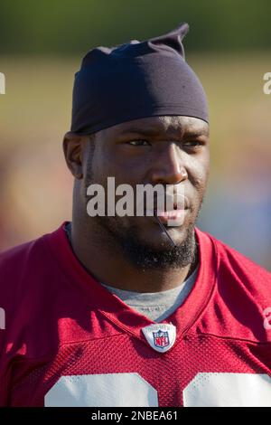 Washington Redskins outside linebacker Brian Orakpo signs autographs after  practice at the NFL football team's training camp in Richmond, Va.,  Saturday, July 27, 2013. (AP Photo/Steve Helber Stock Photo - Alamy