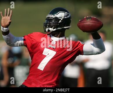 Philadelphia Eagles quarterback Michael Vick #7 passes during a scrimmage  in a practice being held at Lehigh College in Bethlehem, Pennsylvania.  (Credit Image: © Mike McAtee/Southcreek Global/ZUMApress.com Stock Photo -  Alamy