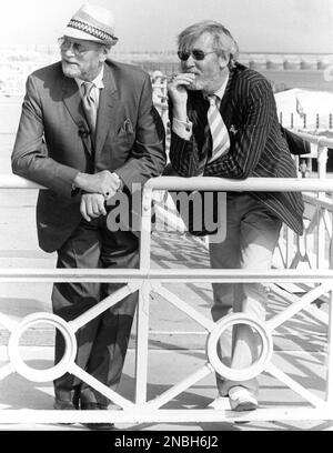 LAURENCE OLIVIER and playwright JOHN OSBORNE on the sea front in Brighton in 1982 during filming of the Two Part Interview / Documentary LAURENCE OLIVIER - A LIFE presented by MELVYNN BRAGG first broadcast on October 17th and October 24th 1982 on The South Bank Show for London Weekend Television (LWT) Stock Photo