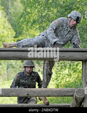 Soldiers from the U.S. Army Reserve's 99th Regional Support Command ...