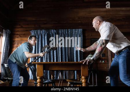 JONATHAN GROFF and DAVE BAUTISTA in KNOCK AT THE CABIN (2023), directed by M. NIGHT SHYAMALAN. Credit: UNIVERSAL PICTURES / Album Stock Photo