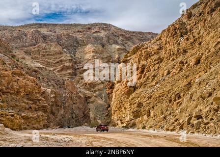 4WD vehicle in Split Mountain Gorge in Anza Borrego Desert State Park, Sonoran Desert, California, USA Stock Photo