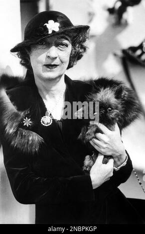 Evalyn McLean wearing her Hope Diamond and an armload of jewels. The ...