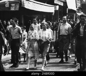 Photo Ancienne Originale - Femmes Tondues à Vichy, France Vers 1940 - Tirage