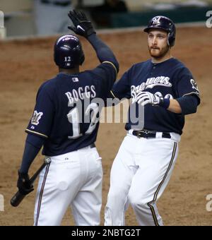 Lucroy, Brewers sweep Pirates 