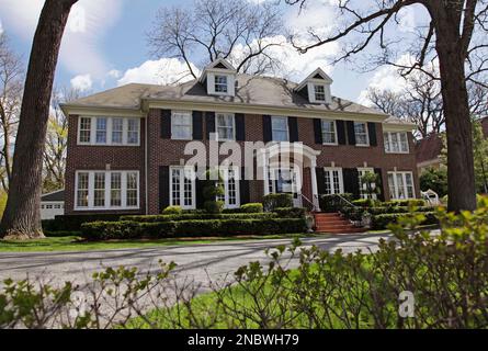 https://l450v.alamy.com/450v/2nbwh79/this-14-room-brick-house-in-winnetka-ill-seen-friday-may-6-2011-and-featured-in-the-1990-movie-home-alone-has-been-put-up-for-sale-for-24-million-the-family-comedy-featured-a-young-macaulay-culkin-defending-the-house-from-intruders-the-4250-square-foot-house-sits-on-a-half-acre-lot-about-20-miles-north-of-chicago-there-are-four-bedrooms-and-it-features-the-staircase-that-culkin-sledded-down-in-the-movie-ap-photo-nam-y-huh-2nbwh79.jpg