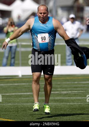 Adam Nelson of the United States reacts during the final of the Men's shot  put at the 10th World Athletics Championships in Helsinki, Saturday Aug. 6,  2005. (AP Photo/Martin Meissner Stock Photo 