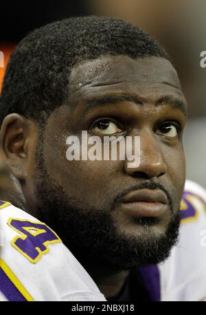 Minnesota Vikings defensive tackle Pat Williams looks at a replay during a  timeout against the Detroit Lions in the second quarter of an NFL football  game in Detroit, Sunday, Dec. 7, 2008. (