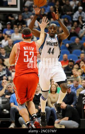 Minnesota Timberwolves' Brad Miller in the first half of an NBA basketball  game against the Memphis Grizzlies Tuesday, April 17, 2012, in Minneapolis.  (AP Photo/Jim Mone Stock Photo - Alamy