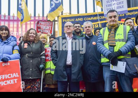 London, UK. 14th Feb, 2023. Fran Heathcote (second from left), president of PCS (Public and Commercial Services Union), Paul Nowak (centre), general secretary of TUC (Trades Union Congress), and Mark Serwotka (second from right), general secretary of PCS, join at the picket outside The British Museum, as staff continue their strike over pay. Credit: SOPA Images Limited/Alamy Live News Stock Photo