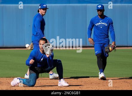 Toronto Blue Jays bench coach Don Mattingly, left, talks with first baseman  Vladimir Guerrero Jr. during