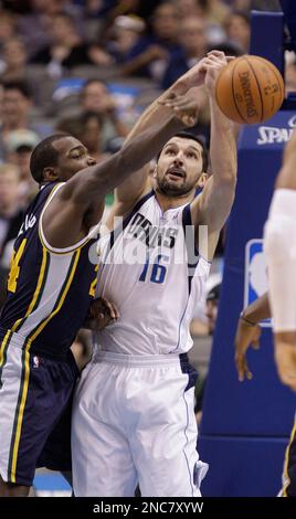 Dallas Mavericks small forward Peja Stojakovic (16) drives against Golden  State Warriors shooting guard Monta Ellis (8) during the first half of the  NBA basketball game in Dallas, Sunday, March 20, 2011. (