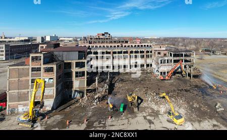 Detroit, Michigan - Demolition of a part of the abandoned Packard auto manufacturing plant. Opened in 1903, the 3.5 million square foot plant employed Stock Photo