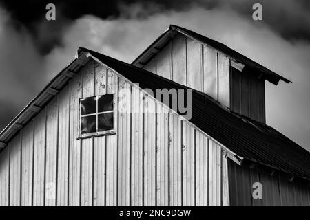 Amish barn topped with cupola in Mecosta County, Michigan, USA [No property release; editorial licensing only] Stock Photo