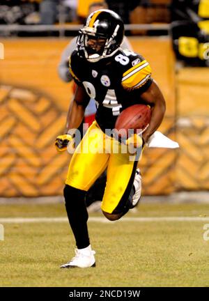 Pittsburgh Steelers returner Antonio Brown (84) runs back a kick off  against the Oakland Raiders during