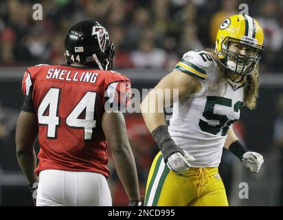 170728-N-CU914-329 GREEN BAY, Wis. (July 28, 2017) – David Robinson Jr.,  Command Master Chief, USS Green Bay (LPD 20), presents Green Bay Packers  linebacker Clay Matthews III with a ship's ball cap