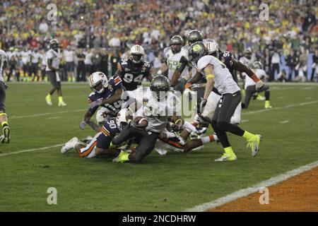 during the first half of the BCS National Championship NCAA college football  game Monday, Jan. 10, 2011, in Glendale, Ariz. (AP Photo/Matt York Stock  Photo - Alamy