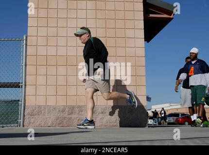 during the first half of the BCS National Championship NCAA college football  game Monday, Jan. 10, 2011, in Glendale, Ariz. (AP Photo/Matt York Stock  Photo - Alamy