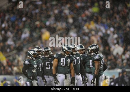 Philadelphia Eagles' Darryl Tapp (91) in the first half of an NFL football  game against the Dallas Cowboys, Sunday, Jan. 2, 2011, in Philadelphia. (AP  Photo/Michael Perez Stock Photo - Alamy