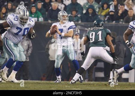 Philadelphia Eagles' Darryl Tapp (91) in the first half of an NFL football  game against the Dallas Cowboys, Sunday, Jan. 2, 2011, in Philadelphia. (AP  Photo/Michael Perez Stock Photo - Alamy