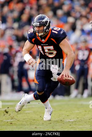 Nov. 6, 2011 - Oakland, CA, USA - Oakland Raiders vs Denver Broncos at O.co  Coliseum Sunday, November 6, 2011. Denver Broncos quarterback Tim Tebow  (15) run on a quarterback keeper..Broncos beat