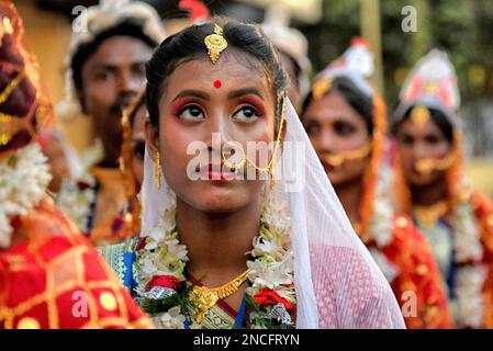 Assamese wedding couple in traditional costume of Assam, India Stock Vector  by ©snapgalleria 181408196