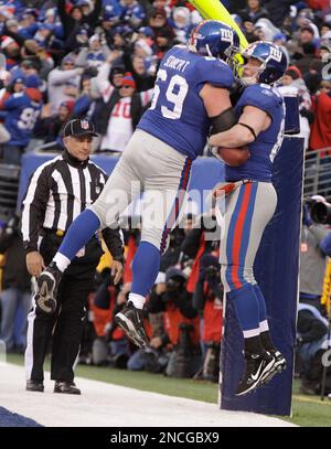 28 November 2010: New York Giants guard Rich Seubert (69) during