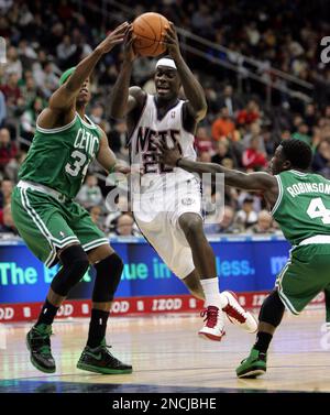 Photo: Boston Celtics Kevin Garnett, Paul Pierce, Ray Allen and Nate  Robinson (R) react at Madison Square Garden in New York - NYP20101215106 