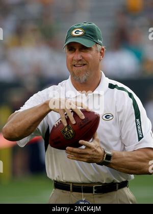 Green Bay Packers quarterback Aaron Rodgers warms up before an NFL football  game against the Tennessee Titans Thursday, Nov. 17, 2022, in Green Bay,  Wis. (AP Photo/Morry Gash Stock Photo - Alamy