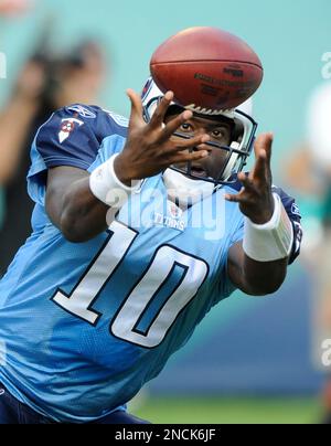 10 October 2010: Former Titans quarterback Vince Young throwing the  football. The Tennessee Titans defeated the Dallas Cowboys 34 to 27 at  Cowboys Stadium in Arlington, Texas. (Icon Sportswire via AP Images Stock  Photo - Alamy