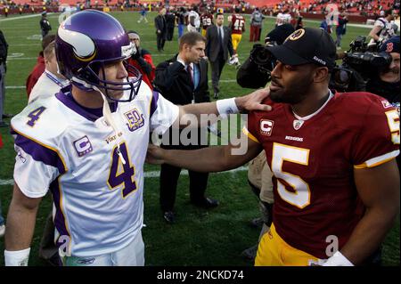 Sept 9, 2010: Minnesota Vikings quarterback Brett Favre (4) warms