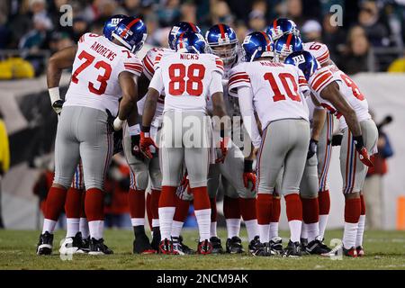 The New York Giants huddle during the first quarter of an NFL football game  against the Dallas Cowboys, Monday, Sept. 26, 2022, in East Rutherford,  N.J. (AP Photo/Adam Hunger Stock Photo - Alamy