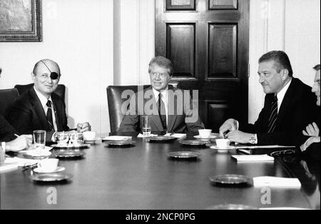 https://l450v.alamy.com/450v/2ncp0pg/in-a-meeting-at-the-white-house-washington-on-oct-10-1978-president-jimmy-carter-had-what-was-described-as-a-constructive-talks-with-israels-top-negotiators-concerning-the-peace-talks-with-egypt-that-are-due-to-begin-thursday-in-washington-from-left-are-israeli-foreign-minister-moshe-dayan-carter-and-defense-minister-ezer-weizman-ap-photobarry-thumma-2ncp0pg.jpg