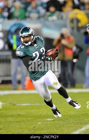 Philadelphia Eagles' Dimitri Patterson runs with the ball against the  Indianapolis Colts in the second half of an NFL football game, Sunday, Nov.  7, 2010 in Philadelphia. (AP Photo/Miles Kennedy Stock Photo - Alamy