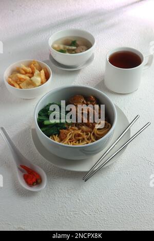 serving a bowl of boiled noodles with vegetables and chicken Stock Photo